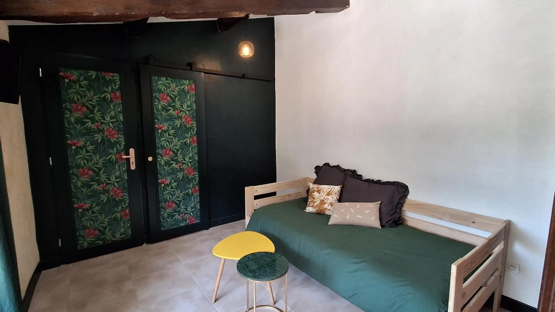 Domaine Du Val Des Nymphes - Chambres D'Hotes La Garde Adhemar Bed & Breakfast