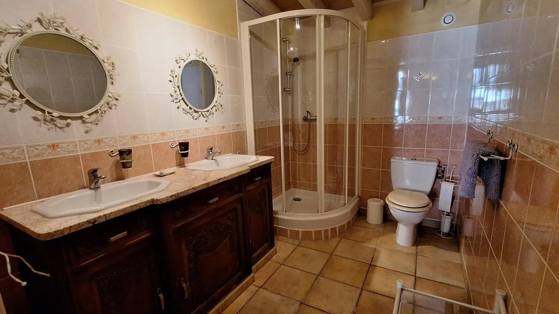 Domaine Du Val Des Nymphes - Chambres D'Hotes La Garde Adhemar Bed & Breakfast