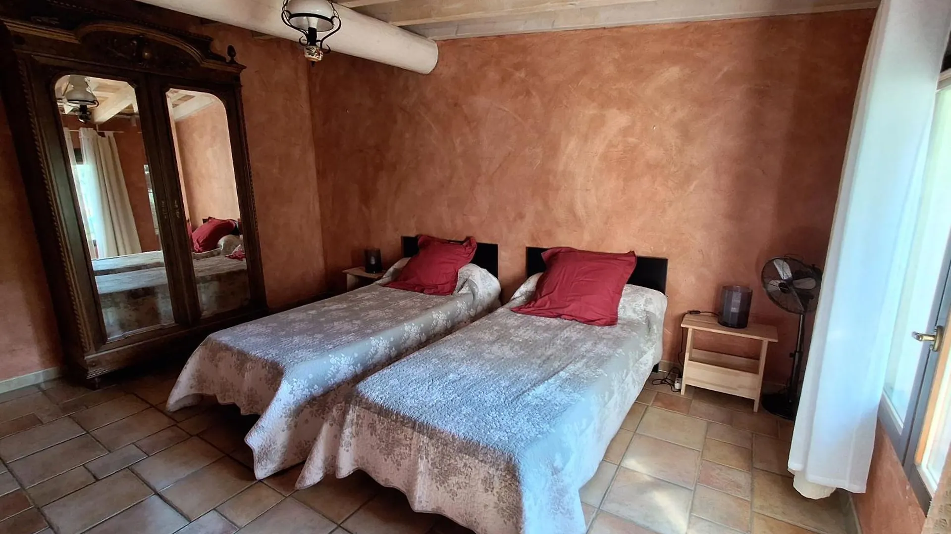 Bed & Breakfast Domaine Du Val Des Nymphes - Chambres D'Hotes La Garde Adhemar France