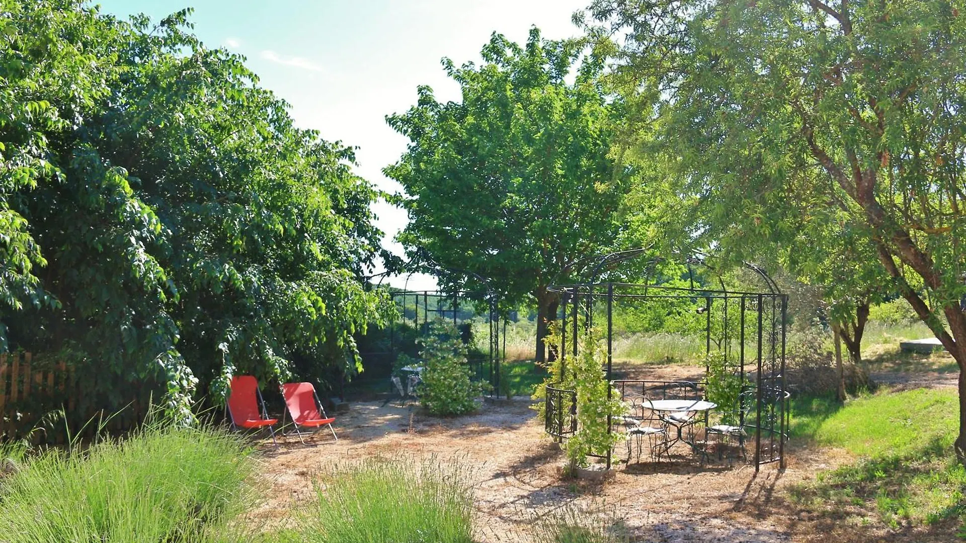 Bed & Breakfast Domaine Du Val Des Nymphes - Chambres D'Hotes La Garde Adhemar France